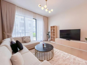 Chic & Modern Apartment in La Rive 4, Dubai
